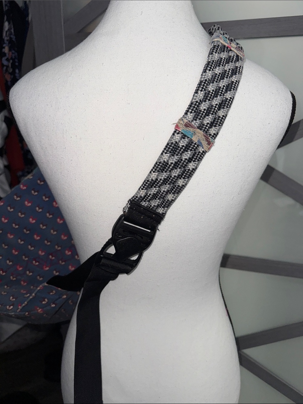 Kavu Cream Chevron Sling with Blue Fox Print and Red Trim - Picture 8 of 9